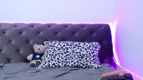 StepMommy19 online show from 10.16.25