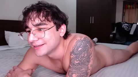 Snapshot of steveoceanbeanhuge chatting on 12.19.25 Alex online show from 12.19.25