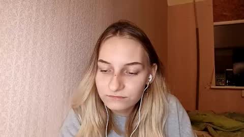 Snapshot of steviemorch chatting on 10.31.25 Eva online show from 10.31.25