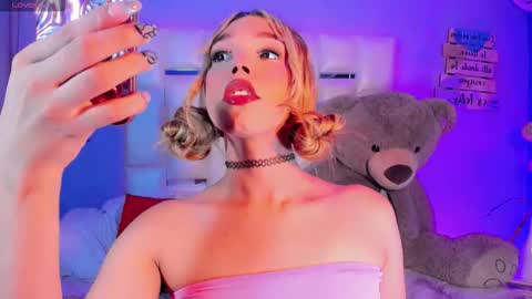 Snapshot of steyseequeen chatting on 11.14.25 Steisee Reyes online show from 11.14.25