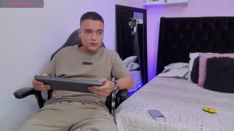 Stiven  online show from 04.15.26