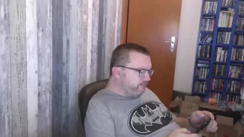 Snapshot of still_alive1985 chatting on 09.12.25 Oliver online show from 09.12.25