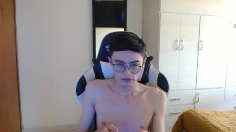 Snapshot of stiv_grant chatting on 01.28.25 stiv_grant online show from 01.28.25