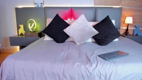 Stone Lee  online show from 02.09.25