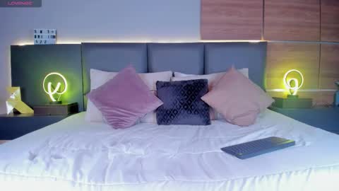 Stone Lee  online show from 09.09.25