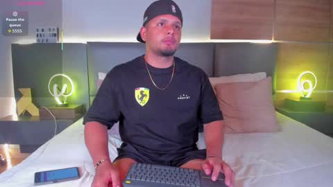 Stone Lee  online show from 09.16.25