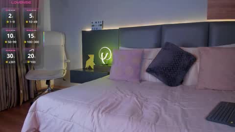 Stone Lee  online show from 09.21.25