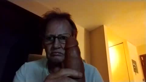 Snapshot of straddlemy1111 chatting on 10.21.25 straddlemy1111 online show from 10.21.25