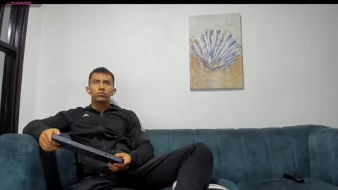 Snapshot of straight__friends chatting on 11.07.25 straight__friends online show from 11.07.25