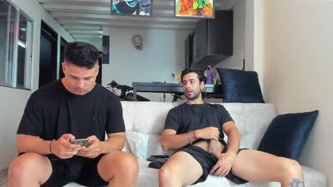 Snapshot of straight__friends chatting on 11.21.25 straight__friends online show from 11.21.25