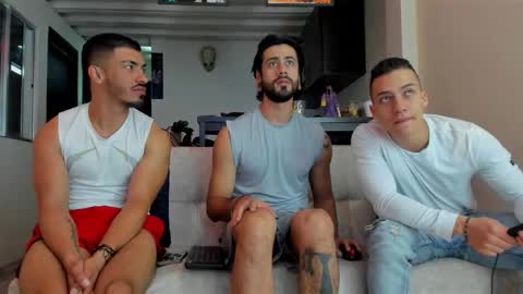 Snapshot of straight__friends chatting on 12.02.25 straight__friends online show from 12.02.25