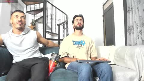 Snapshot of straight__friends chatting on 12.22.25 straight__friends online show from 12.22.25