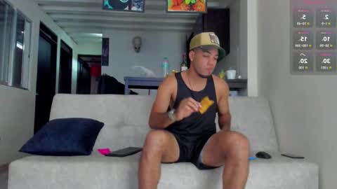 Snapshot of straight__friends chatting on 01.09.26 straight__friends online show from 01.09.26