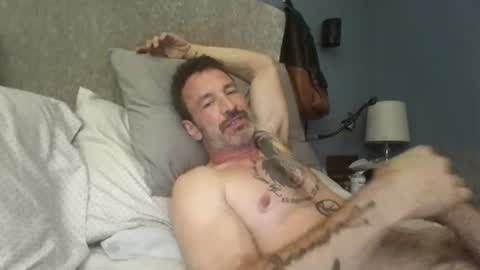 Snapshot of straighthungmarriedman chatting on 07.25.26 straighthungmarriedman online show from 07.25.26