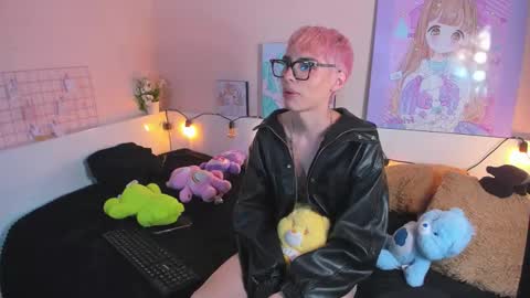 strawberry_kitty_ online show from 10.31.25