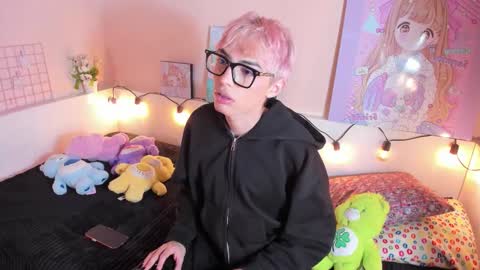 strawberry_kitty_ online show from 11.17.25