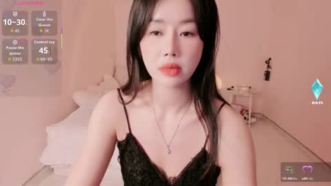 strawberry_loveee online show from 09.13.25