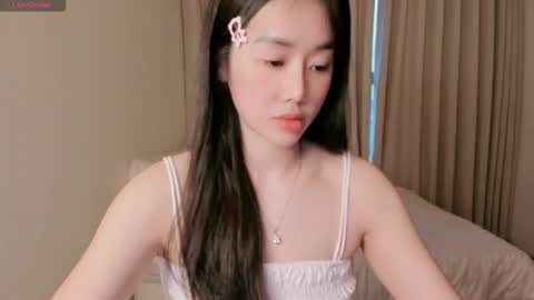 strawberry_loveee online show from 10.11.25