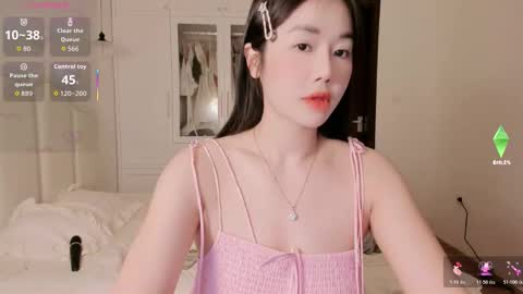 strawberry_loveee online show from 10.20.25