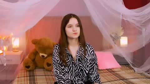Snapshot of strawbunnybite chatting on 06.04.26 Bunny online show from 06.04.26