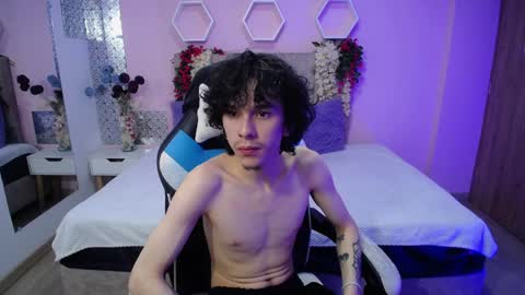 Nikolas And Sophia online show from 12.03.24