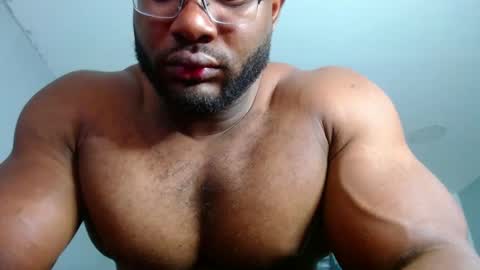 Snapshot of strong_george1 chatting on 12.14.24 strong_george1 online show from 12.14.24