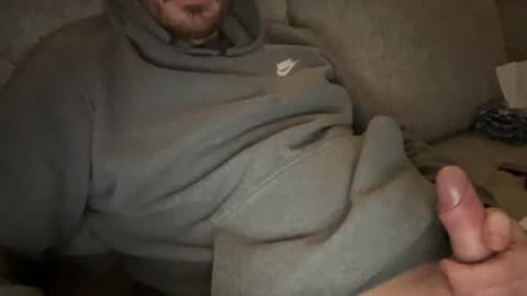 Snapshot of strongman4u2do chatting on 01.01.25 Jay online show from 01.01.25