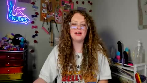 Snapshot of strwbby chatting on 07.02.26 Strwbby online show from 07.02.26