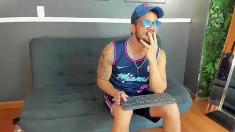 STUD HUNK LATIN online show from 03.03.25