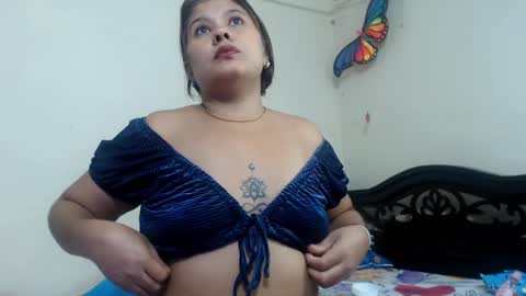 Snapshot of stylevoluptuousvycky chatting on 01.20.25 Stylevoluptuousvycky online show from 01.20.25