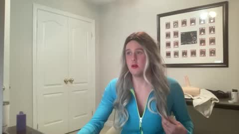 Snapshot of submiss14 chatting on 05.22.26 Sissy Isabella online show from 05.22.26
