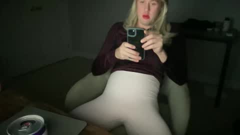 Snapshot of submiss14 chatting on 06.04.26 Sissy Isabella online show from 06.04.26