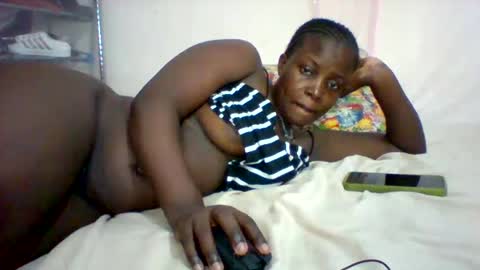 Snapshot of submissive_slut001 chatting on 11.14.25 submissive_slut001 online show from 11.14.25