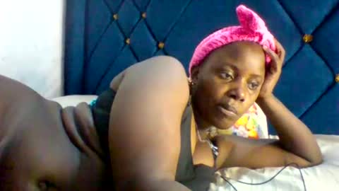 Snapshot of submissive_slut001 chatting on 11.22.25 submissive_slut001 online show from 11.22.25