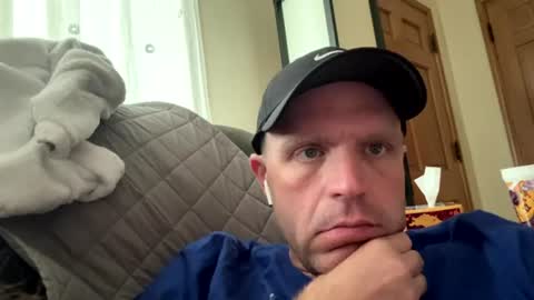 Snapshot of submissivebrett381 chatting on 07.16.26 submissivebrett381 online show from 07.16.26