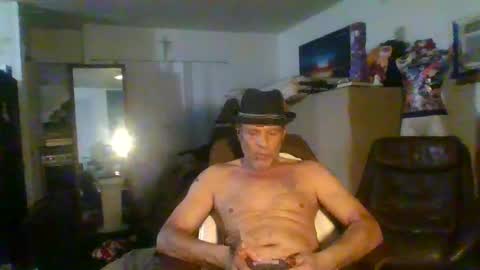 Snapshot of suckitu812 chatting on 02.05.25 SUCKITU812 online show from 02.05.25