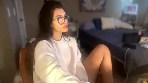 Snapshot of suckmythong410104 chatting on 12.19.24 SaraSabeen online show from 12.19.24