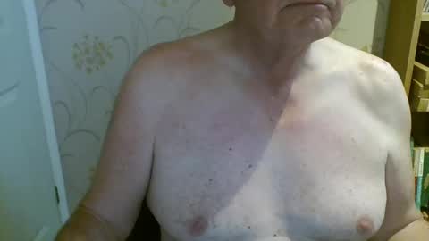 Snapshot of suffolkboy4 chatting on 05.05.26 suffolkboy4 online show from 05.05.26
