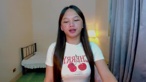 Snapshot of sugar_munch chatting on 03.05.25 Cheska online show from 03.05.25