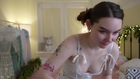 Snapshot of sugar_peasy chatting on 02.06.25 Rikki online show from 02.06.25