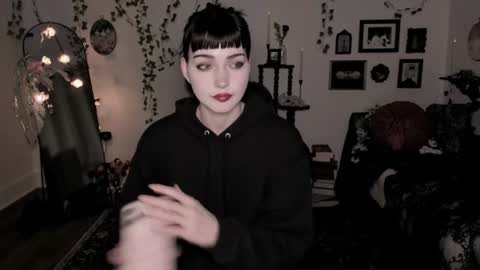 Snapshot of sugarmiette chatting on 06.17.26 Ella online show from 06.17.26