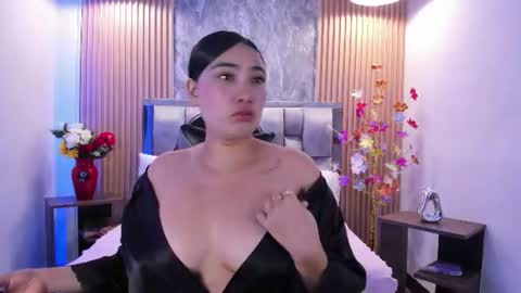 Snapshot of sulay_kim chatting on 07.23.26 Sulay online show from 07.23.26