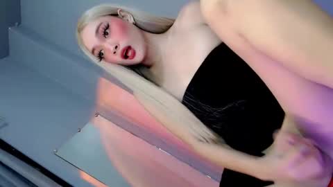 Snapshot of sultrybadbabe chatting on 10.16.25 sultrybadbabe online show from 10.16.25