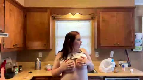 Snapshot of sum645700 chatting on 09.23.25 sum - maybe online show from 09.23.25