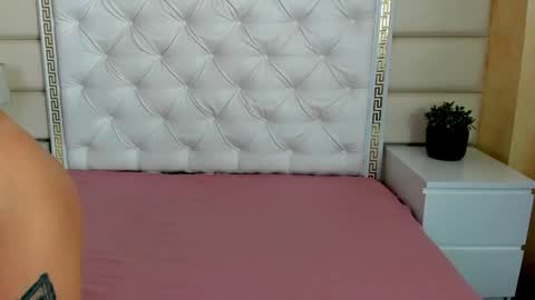 Snapshot of summer_quinn_ chatting on 12.12.24 Deea online show from 12.12.24