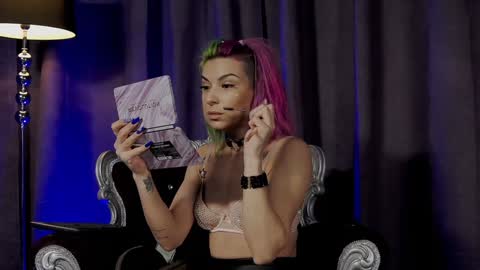 Snapshot of summer_quinn_ chatting on 01.10.25 Deea online show from 01.10.25