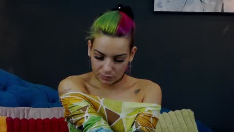 Snapshot of summer_quinn_ chatting on 01.20.25 Deea online show from 01.20.25