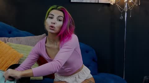 Snapshot of summer_quinn_ chatting on 01.23.25 Deea online show from 01.23.25