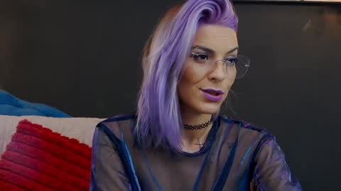 Snapshot of summer_quinn_ chatting on 01.28.25 Deea online show from 01.28.25