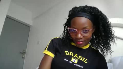 Snapshot of summerbuddy chatting on 11.28.25 summerbuddy online show from 11.28.25